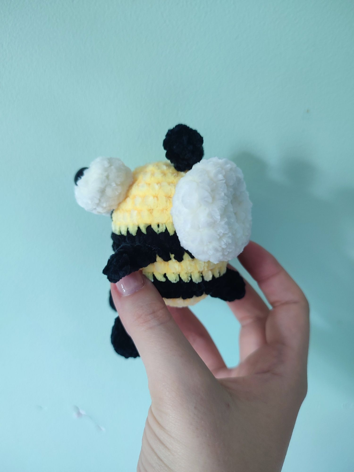 Maskotka pszczoła amigurumi