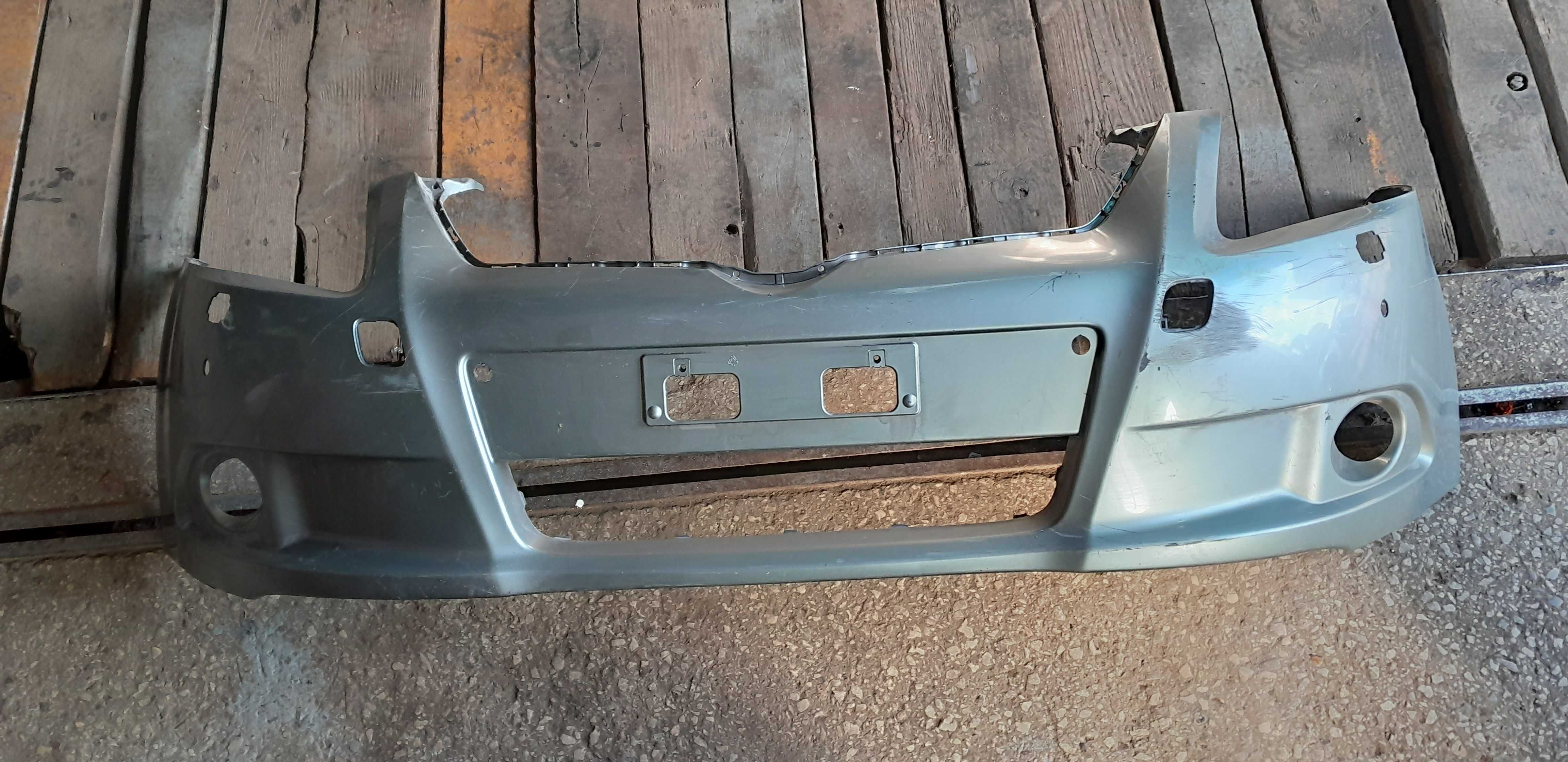 Zderzak przód przedni TOYOTA Avensis t27 09-12