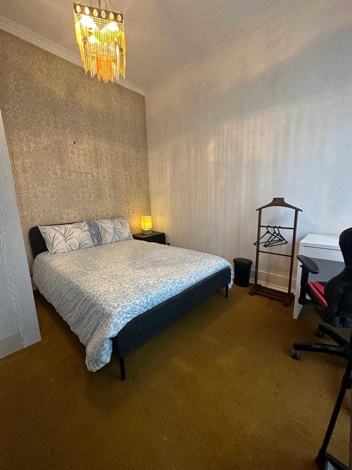 Quartos Casal amplos e luminosos em Saldanha  - ENTRADA IMEDIATA