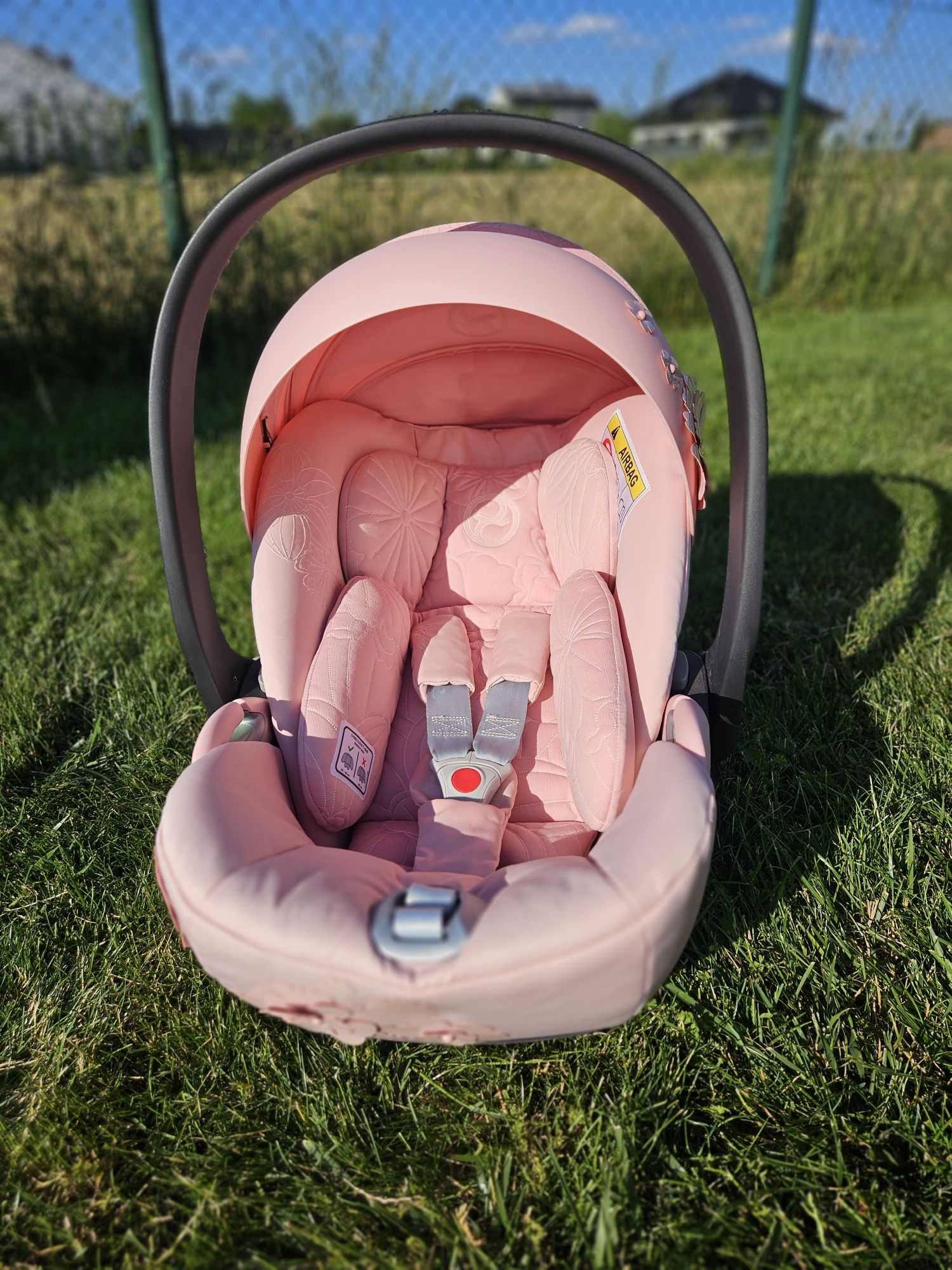 Cybex Różowy fotelik samochodowy z kwiatkami Cloud T i-Size Pale Blush