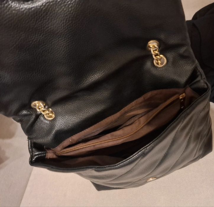 Czarna torebka z klamra jakółek