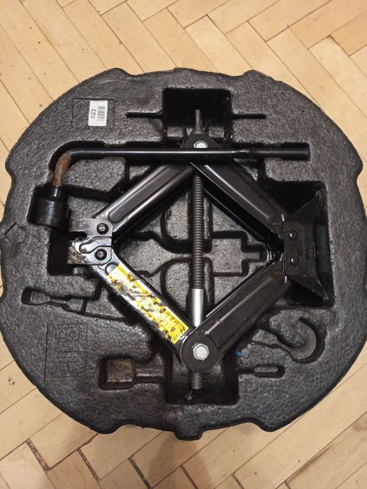 Органайзер з домкратом