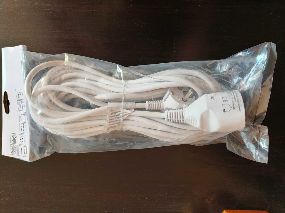 trzy (3) Przedłużacze sieciowe białe pojedyncze 1 gniazdo 10m