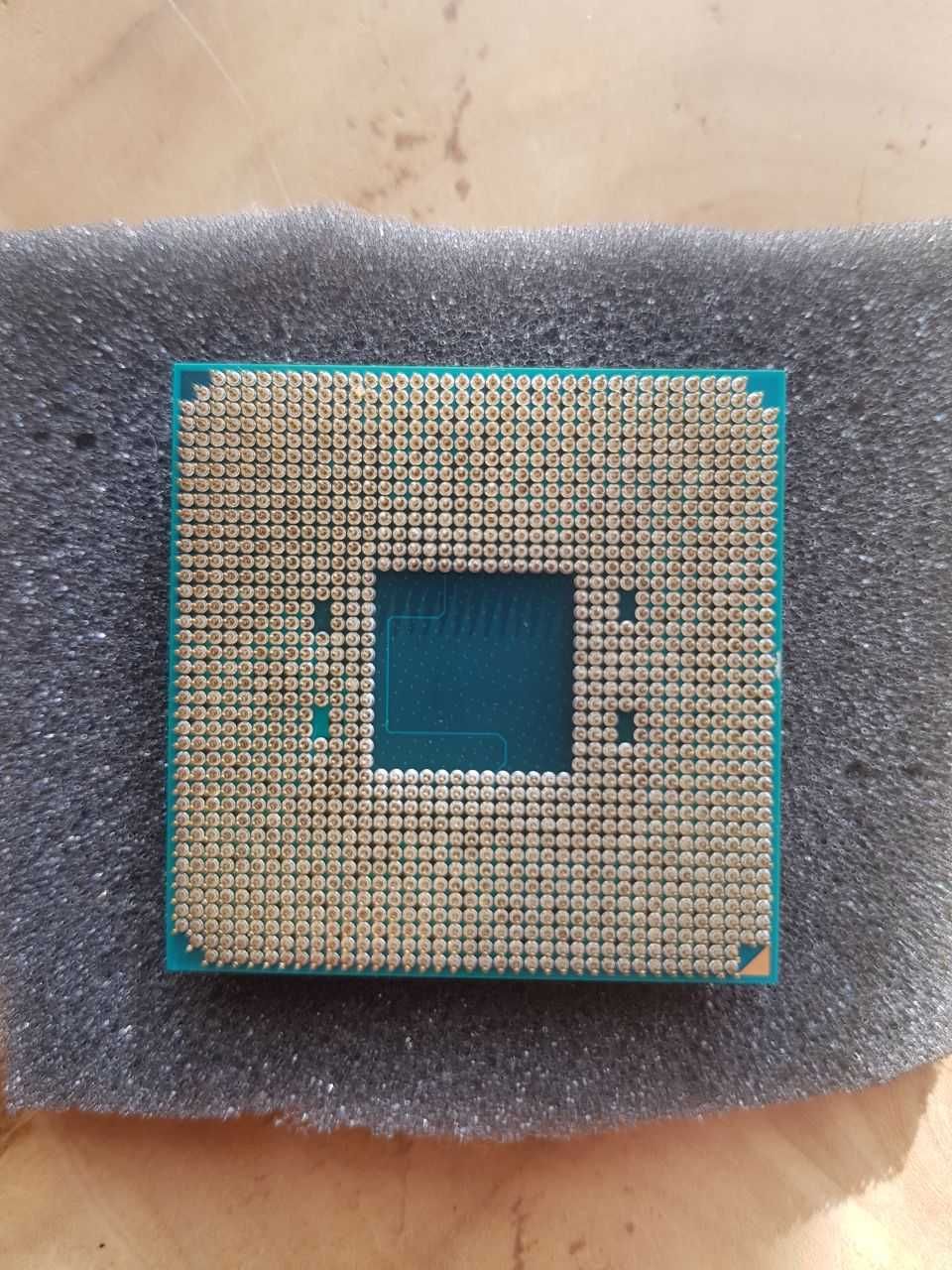 Процесор AMD Ryzen 5 PRO 2400GE PRO Socket AM4 2400G