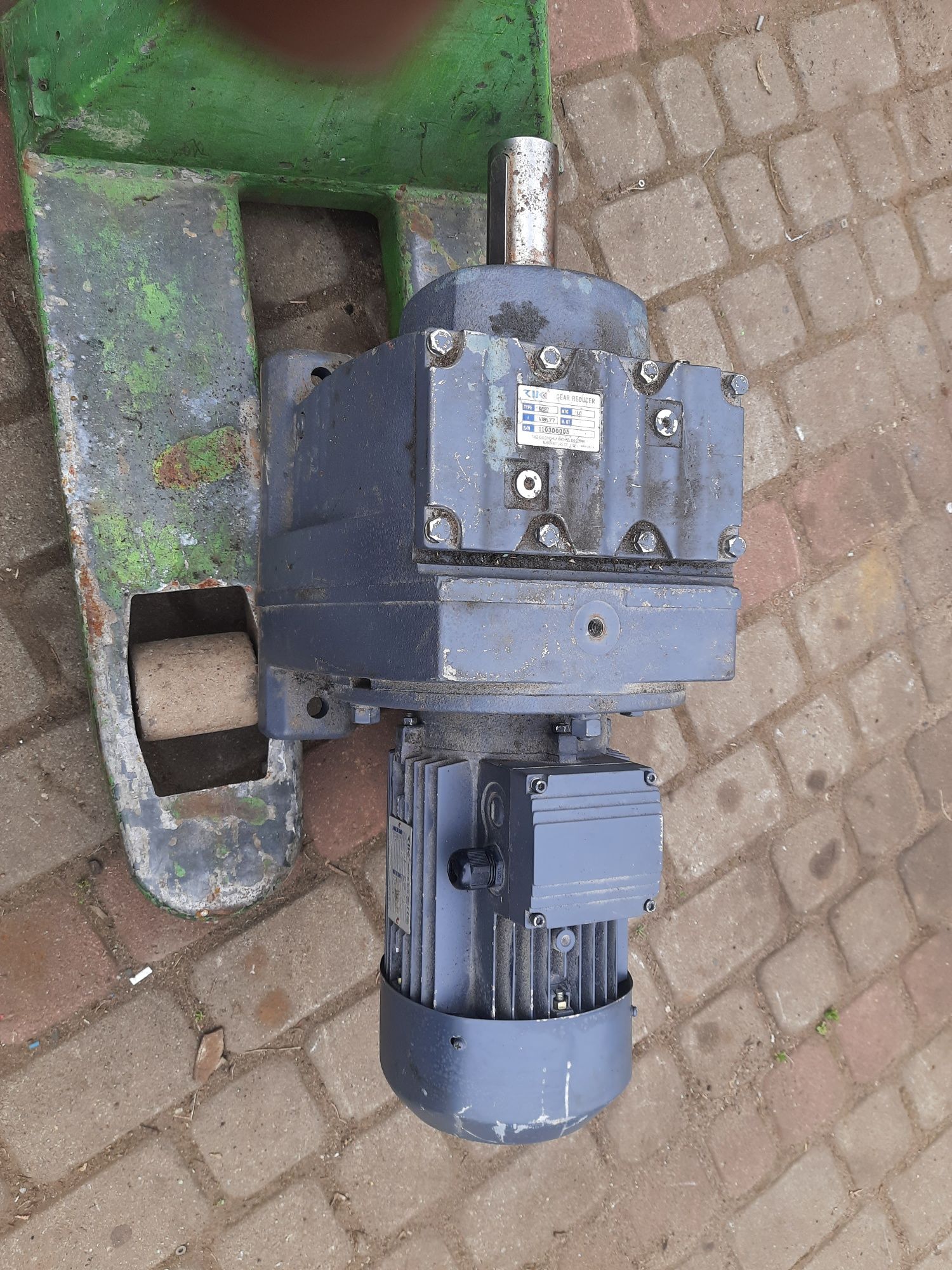 Motoreduktor 8 obr.1.5 kw