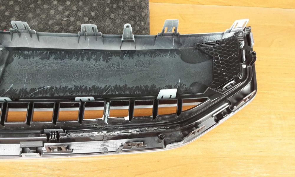 Решітка радіаторів Polestar 2 рестайлінг 2023-2024 фарба 729