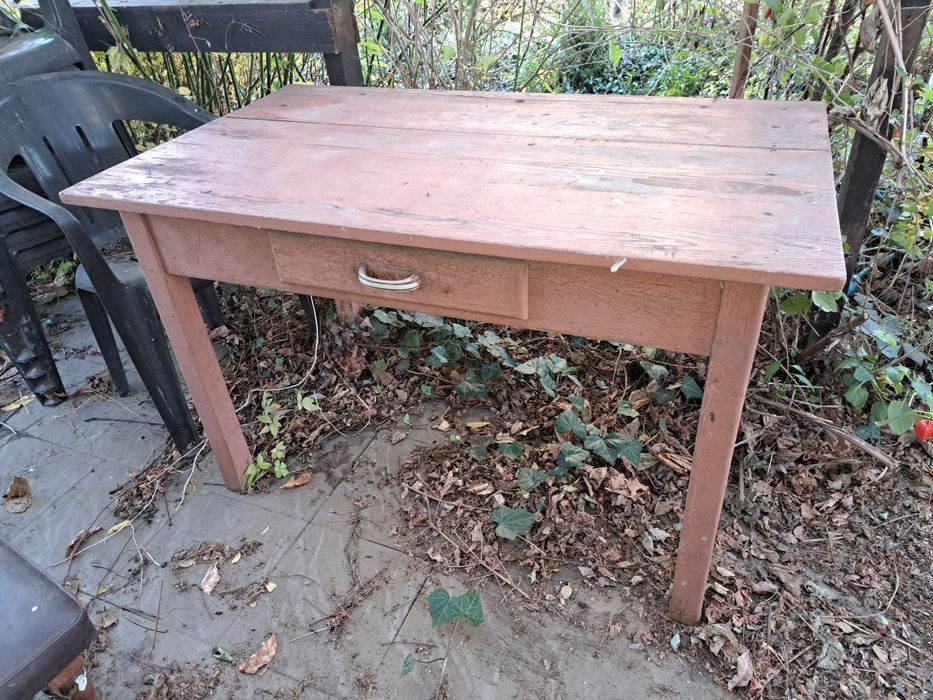Stół drewniany kuchenny PRL stary z szufladą 69 x 118,5 x wys 74cm