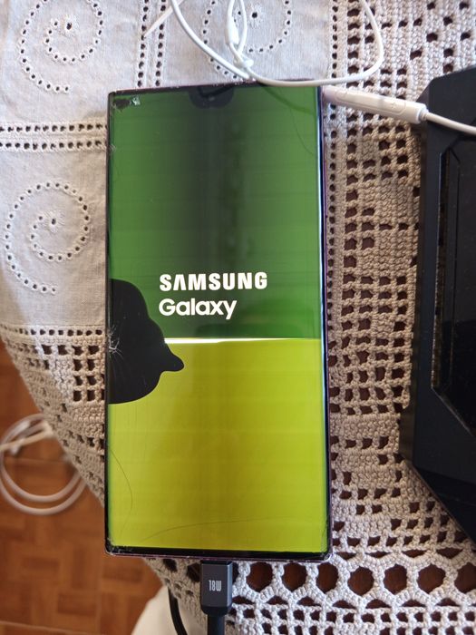 Samsung Galaxy s22 ultra (Usado) a reparar ecrã 
Color: Negro
RAM: 1