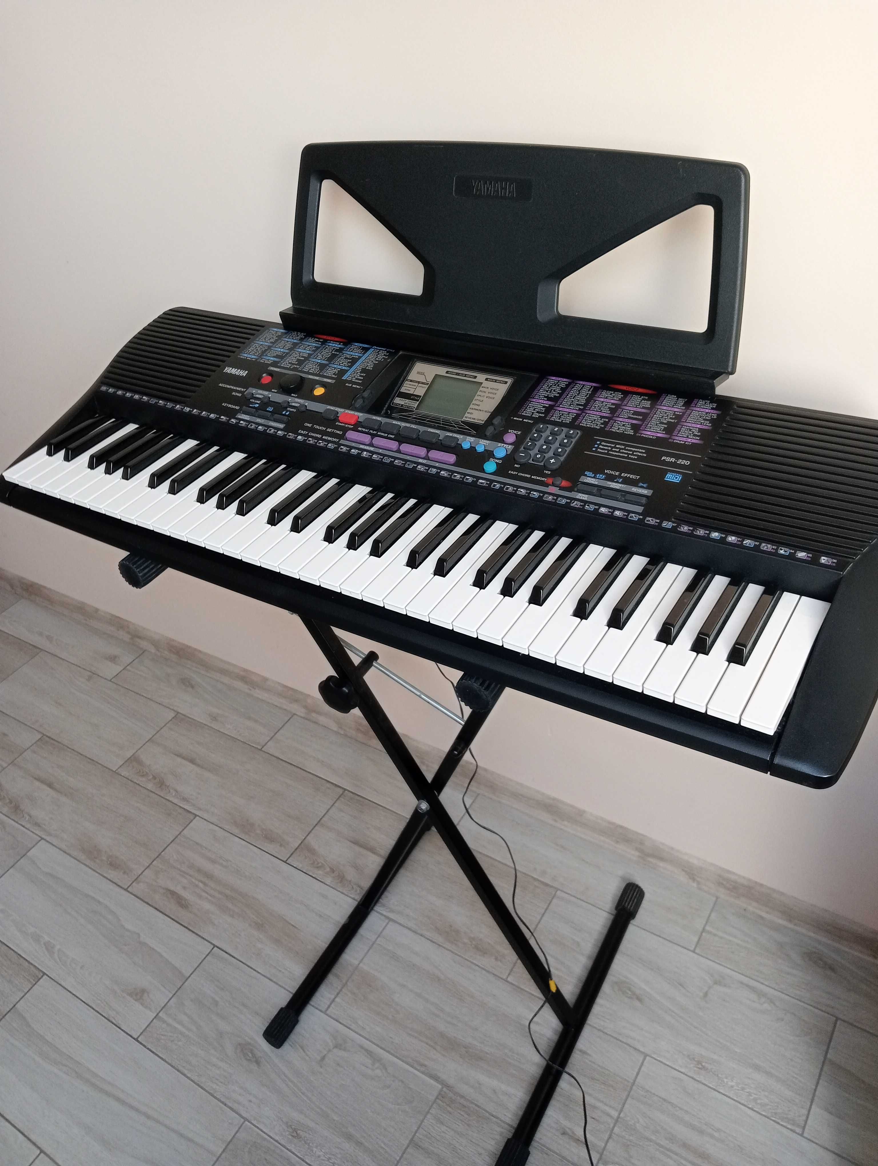 Piano sintezatora Yamaha PSR-220