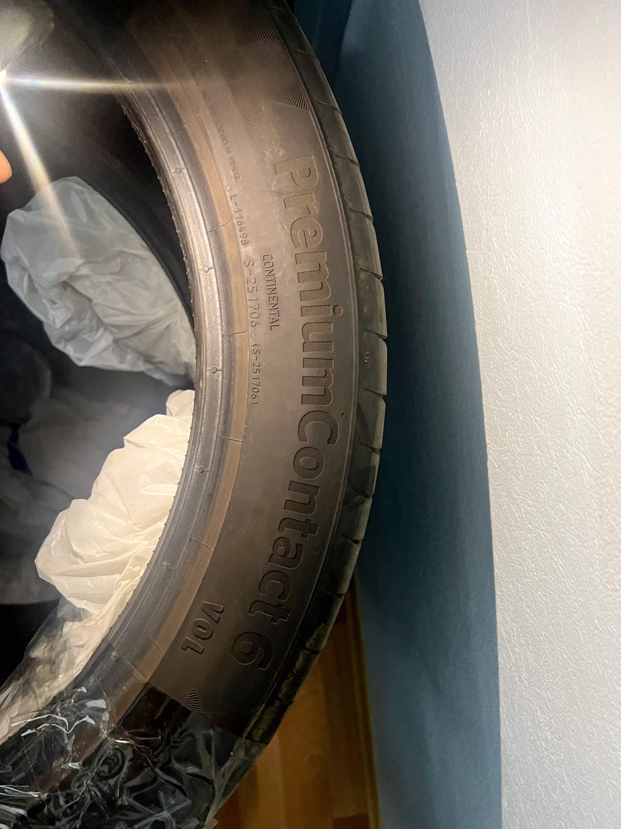 Continental Premium Contact 6  235/45 R19 99V XL V