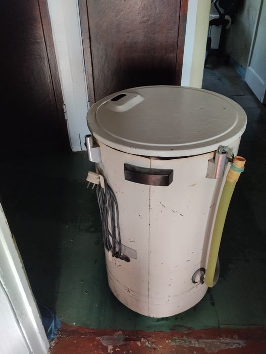 Продам стиральную машину "Донбасс"