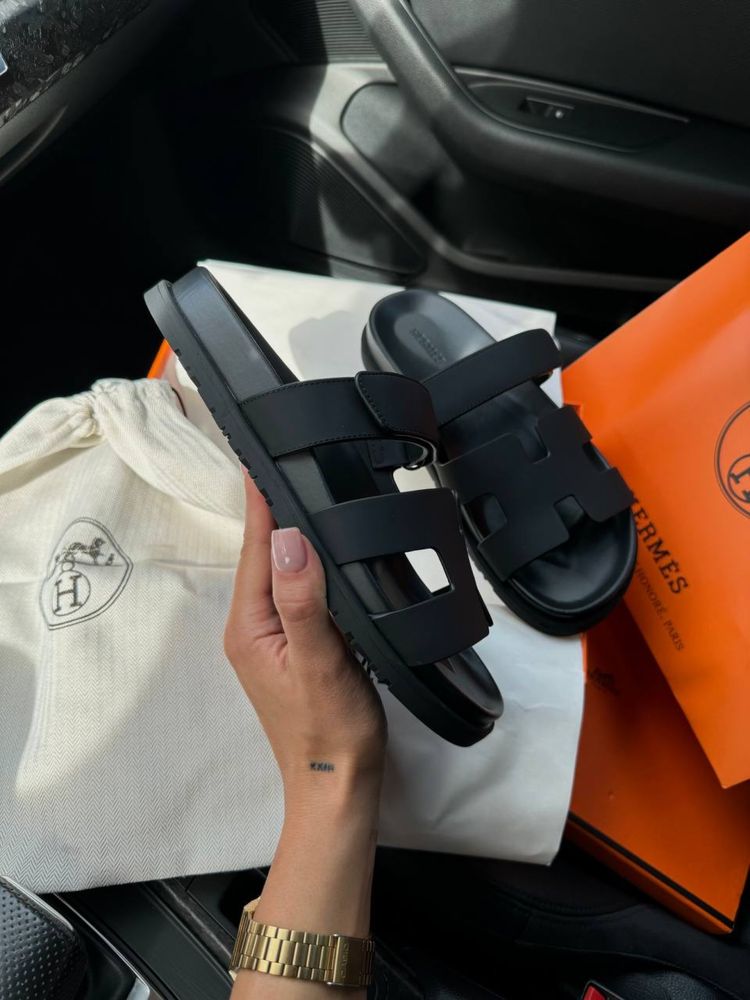 Klapki Hermes slippers black