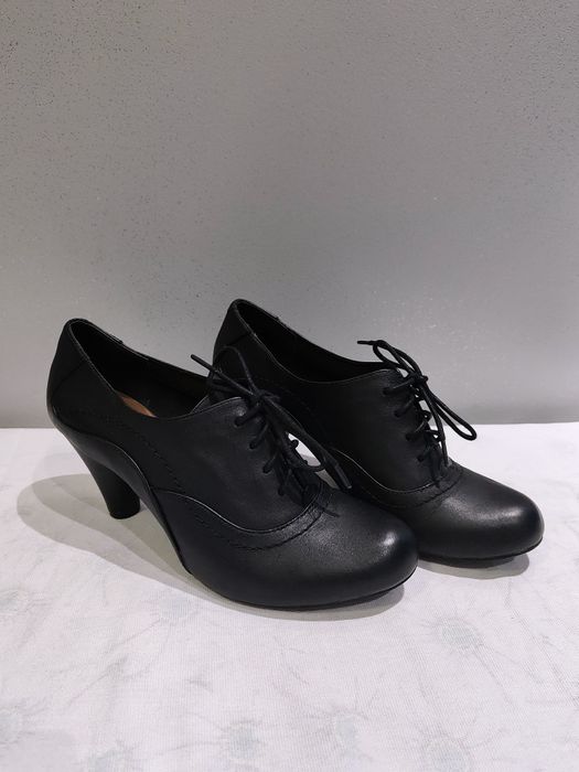 Czarne półbuty jazzówki botki sznurowane na obcasie rozmiar 38