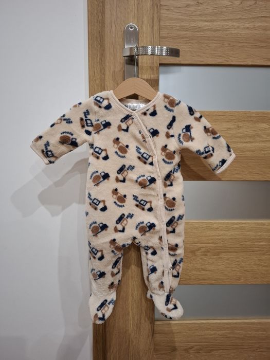 Kombinezon niemowlęcy wzór pojazdy, rozmiar 62