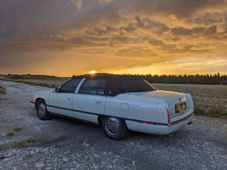 Auto do ślubu Cadillac DeVille