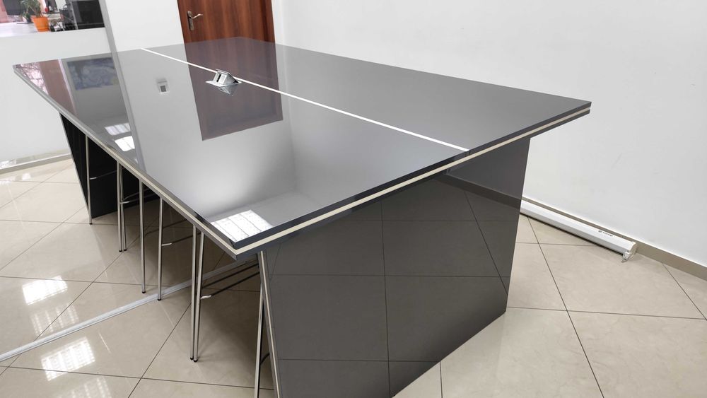 Стіл для переговорів