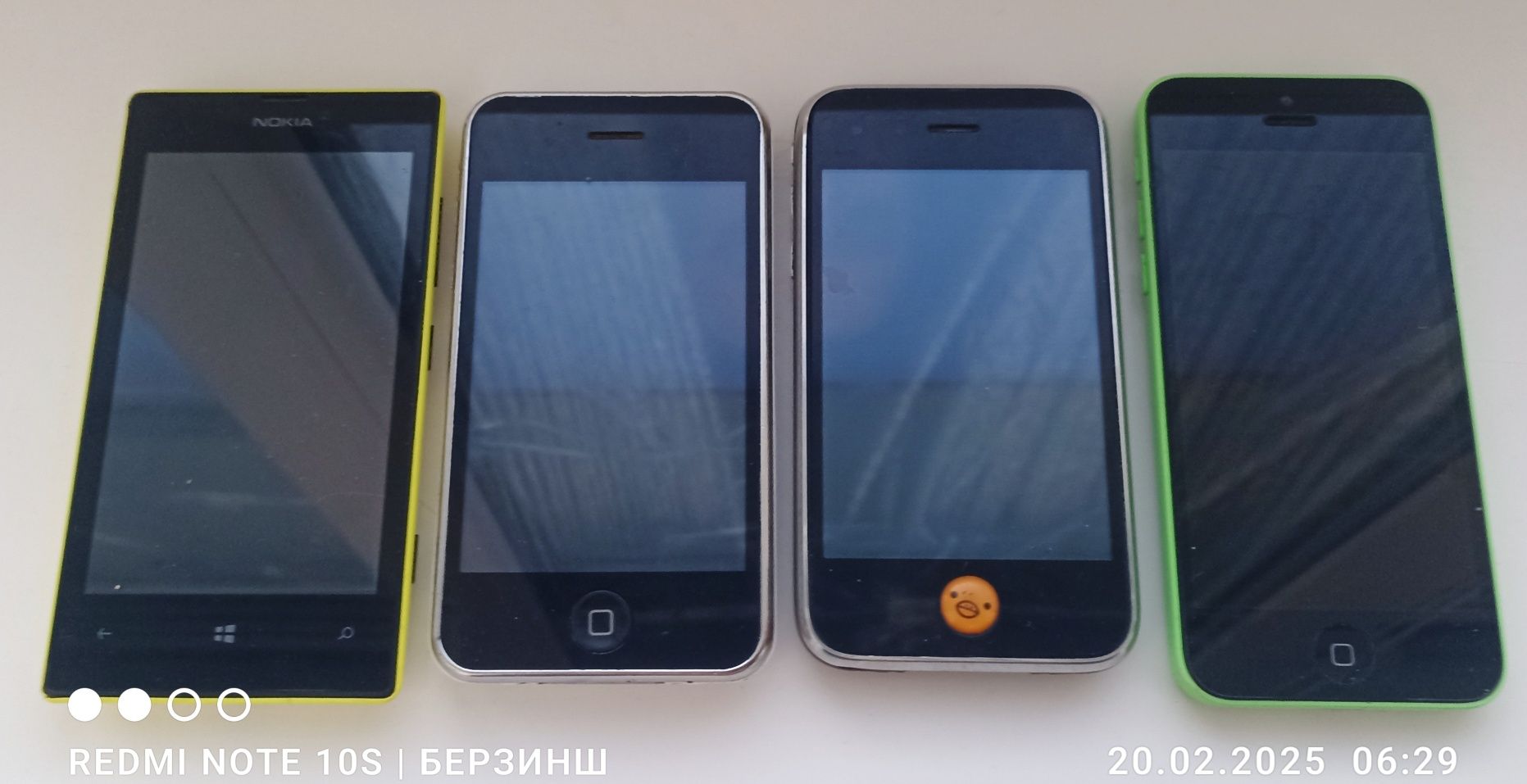 iPhone+ Nokia в колекцію або на інші цілі.