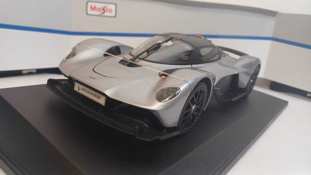1/18 Aston Martin Valkyrie cz - Maisto