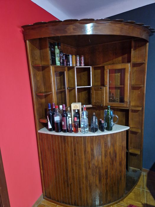 Bar de sala em madeira