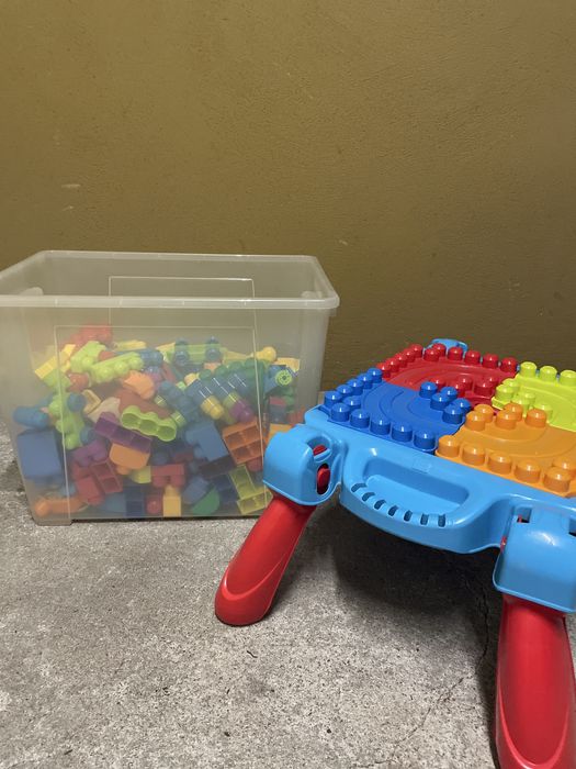 Caixa com mesa de brincar Mega bloks