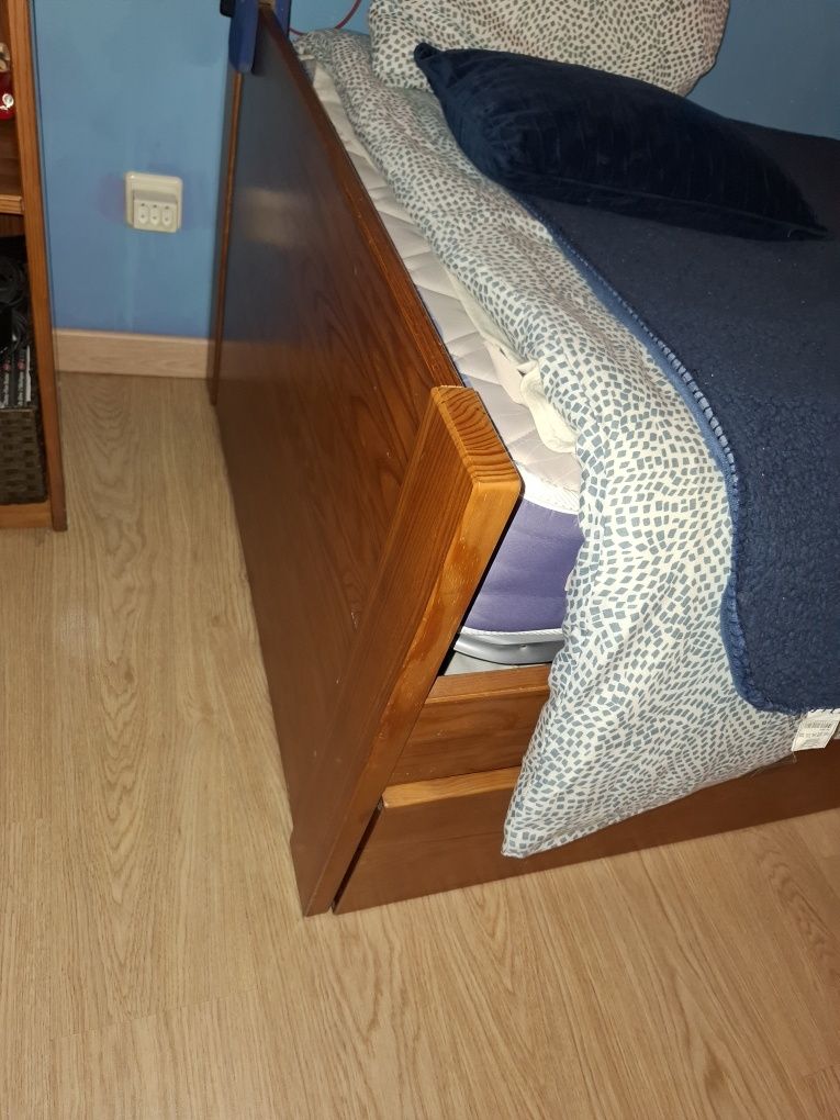 Cama solteiro dupla,  trasforma-se em cama casal. Com 2 colchoes
