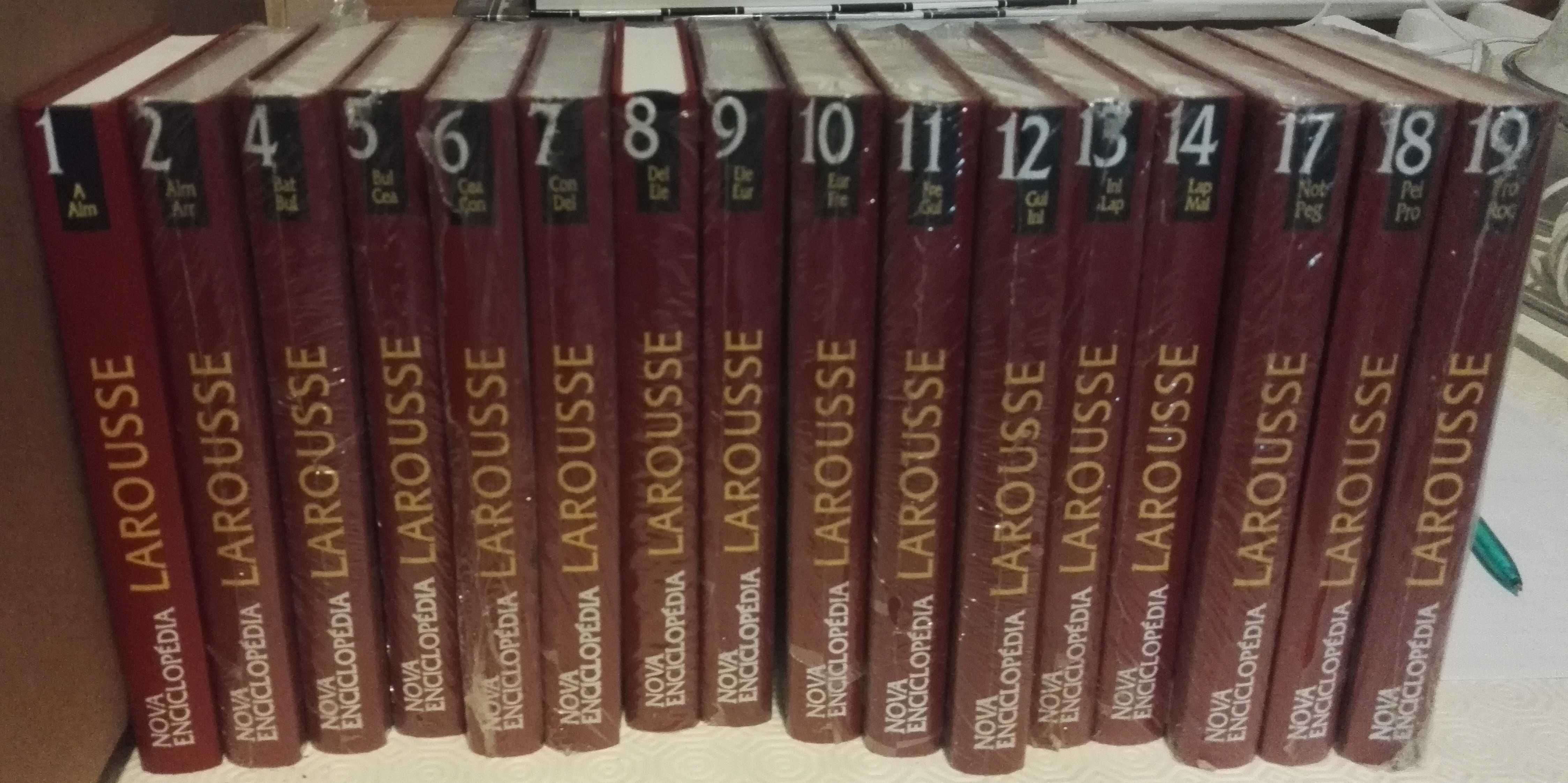 16 volumes da Nova Enciclopédia Larousse