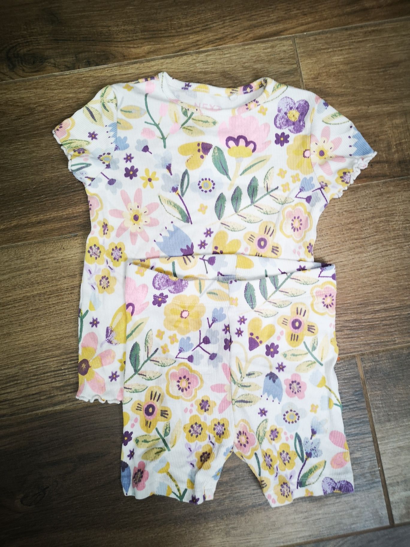Komplet zestaw t-shirt bluzka i szorty spodenki prążek kwiaty Next 92