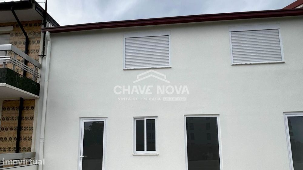 Moradia em Banda T2 Duplex na Circunvalação, no Porto