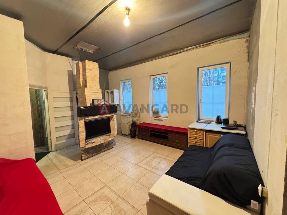 Продаж будинку в центрі під житло або комерцію