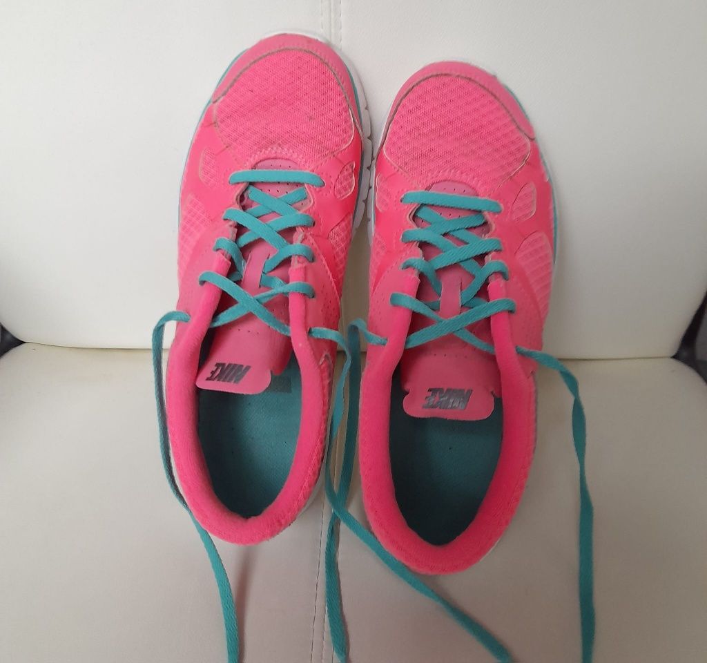 Damskie buty do biegania Nike Flex 40