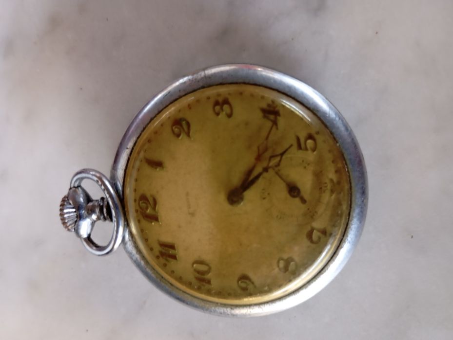 Vendo este relógio muito bonito muito antigo