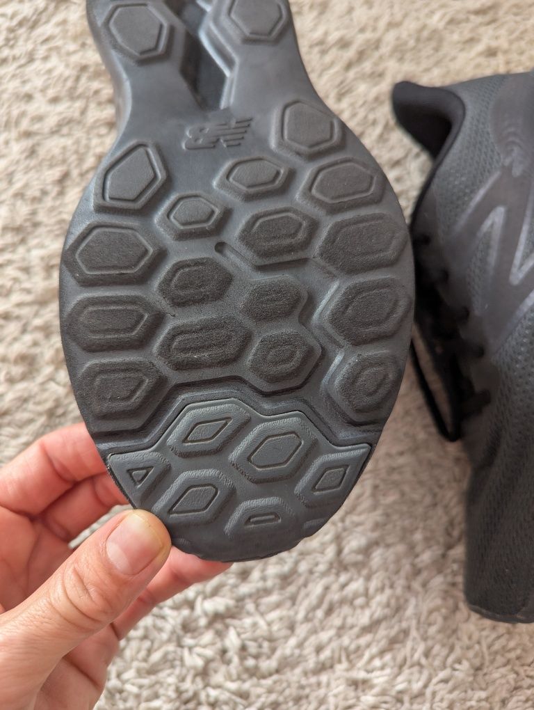 Sapatilhas NEW Balance modelo 411 pretas
