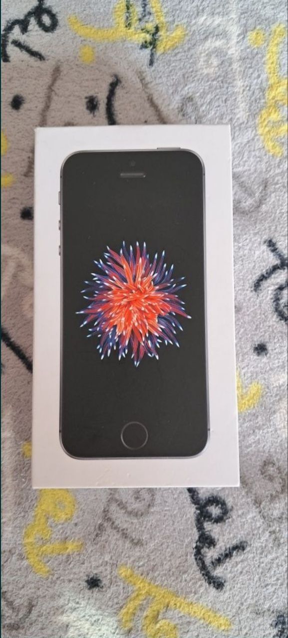 iPhone se 2016 w pudełku