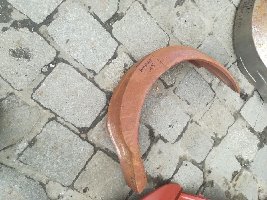 Fiat 126p nadkole prawe przednie zewnętrzne Wąskie