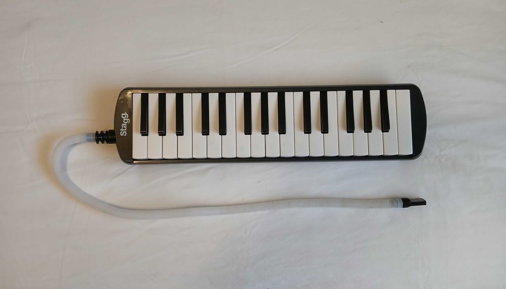 Melódica Preta Stagg Melosta