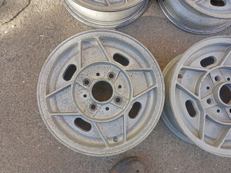 Sprzedam felgi aluminiowe do fiata 126p  orginalne