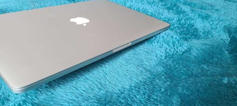 Apple MacBook Pro 15 Retina i7 2.8GHz 16GB 2015 AMD