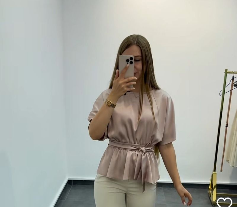 Жіноча блуза в пудровому кольорі