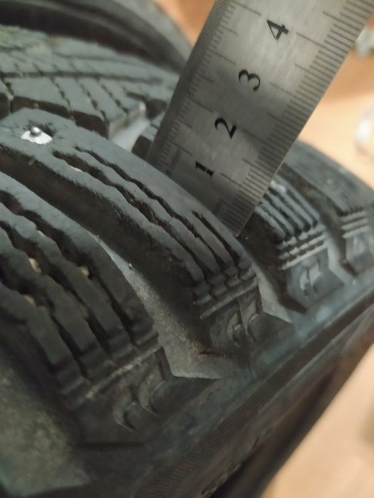 Гума зимова шиповпна 205 55 16 Nokian Hakkapelitta