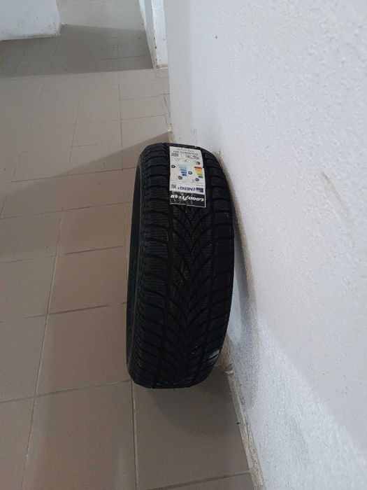 Зимові автошини 215/65 R16 98Т, НОВІ, 1 комплект