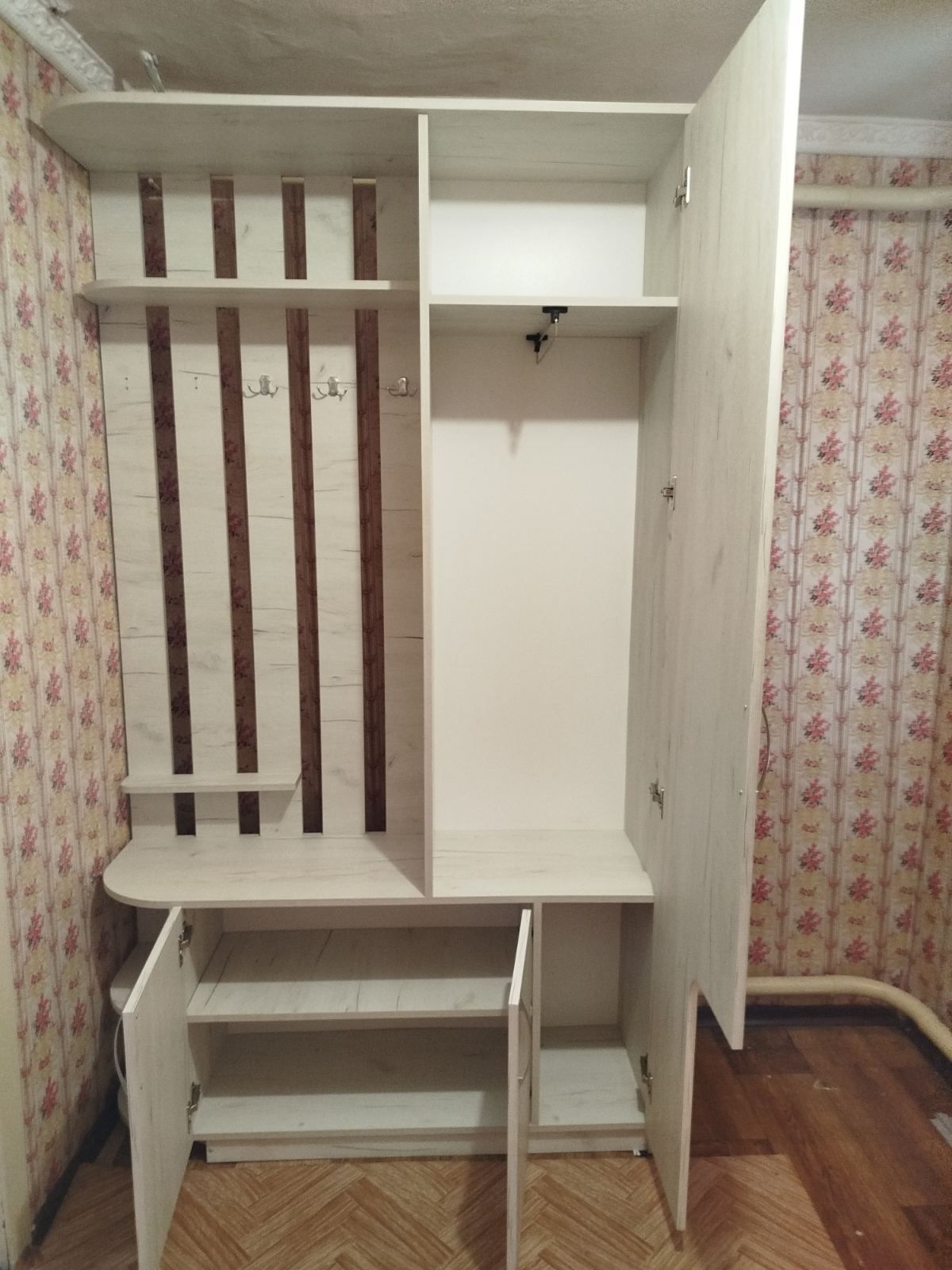 Прихожая 5 т продам срочно