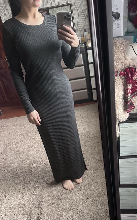 Сіра довга сукня в рубчик М