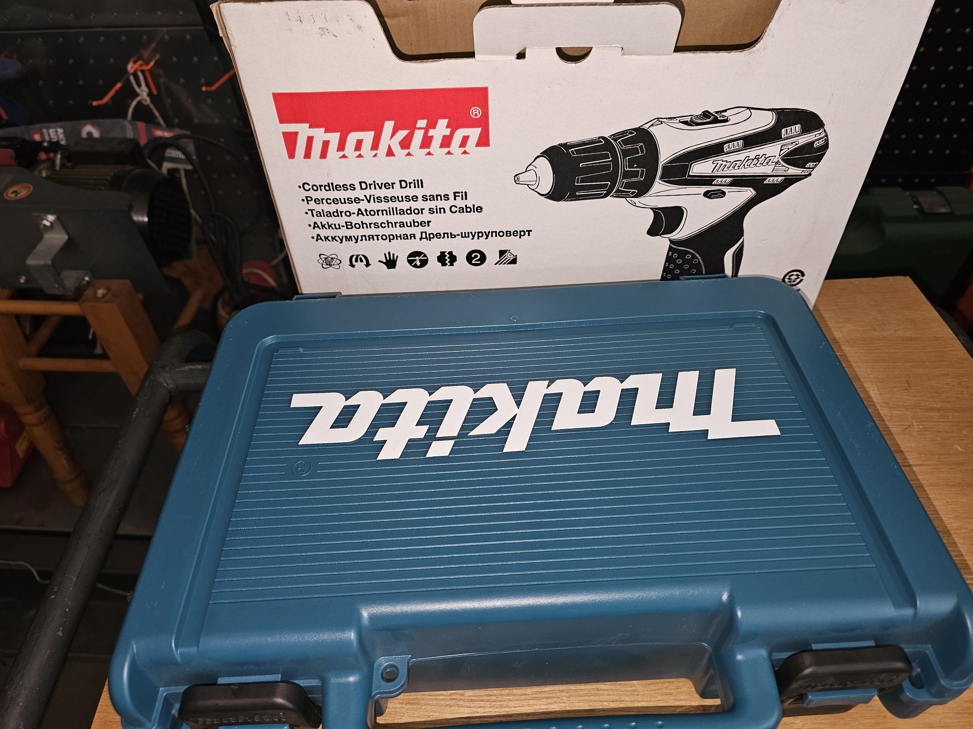 Шуруповерт аккумуляторный Makita DF330DWE