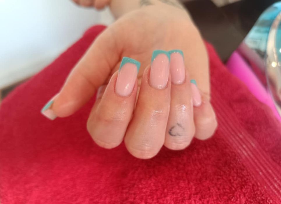 Stylistka Paznokci/ zagęszczanie i przedłużanie włosów