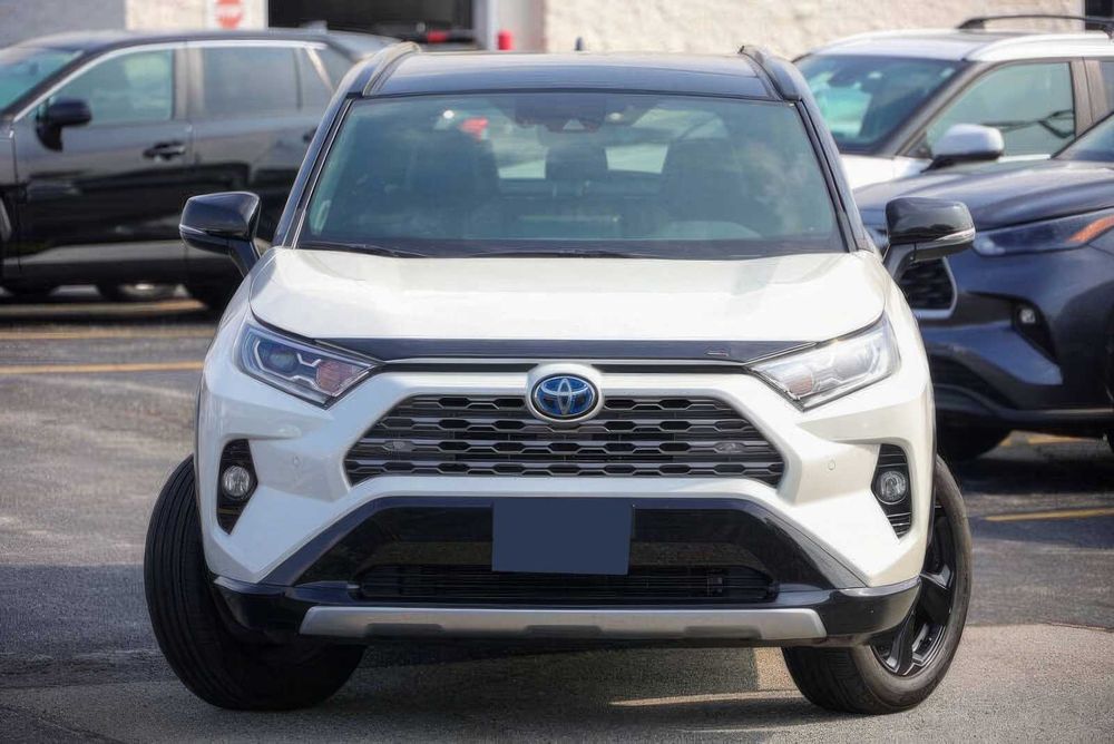 Toyota RAV4      2021