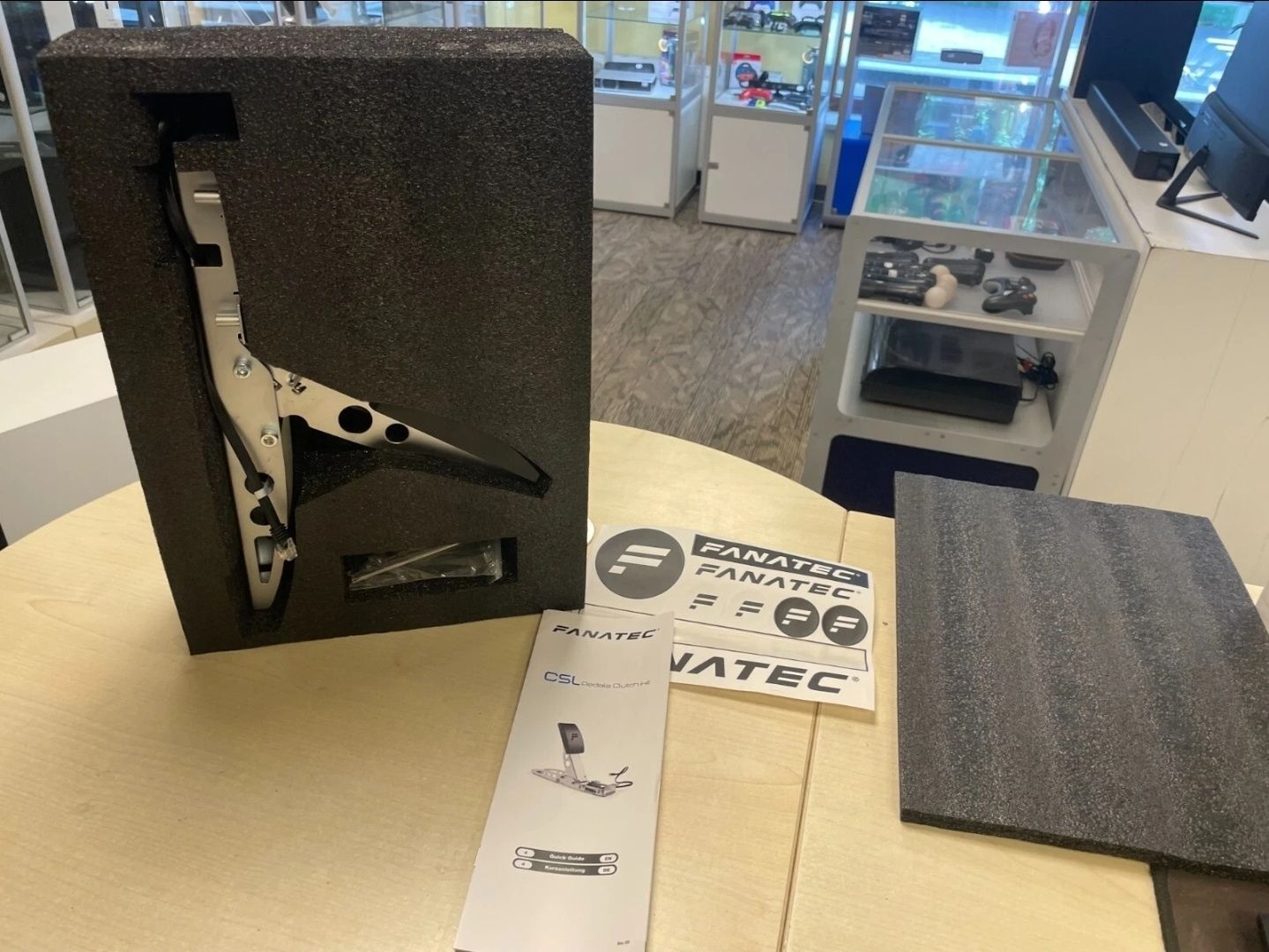 Fanatec Комплект для XBOX One — кермо, база, педалі, кріплення CSL Eli