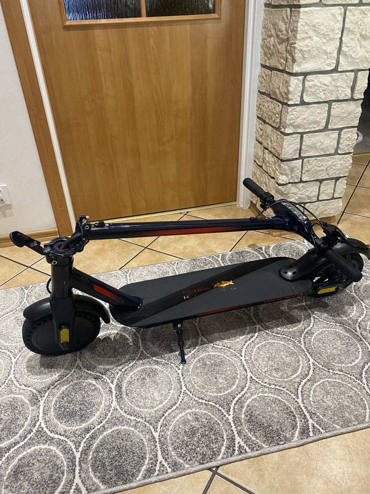 Hulajnoga elektryczna red bull