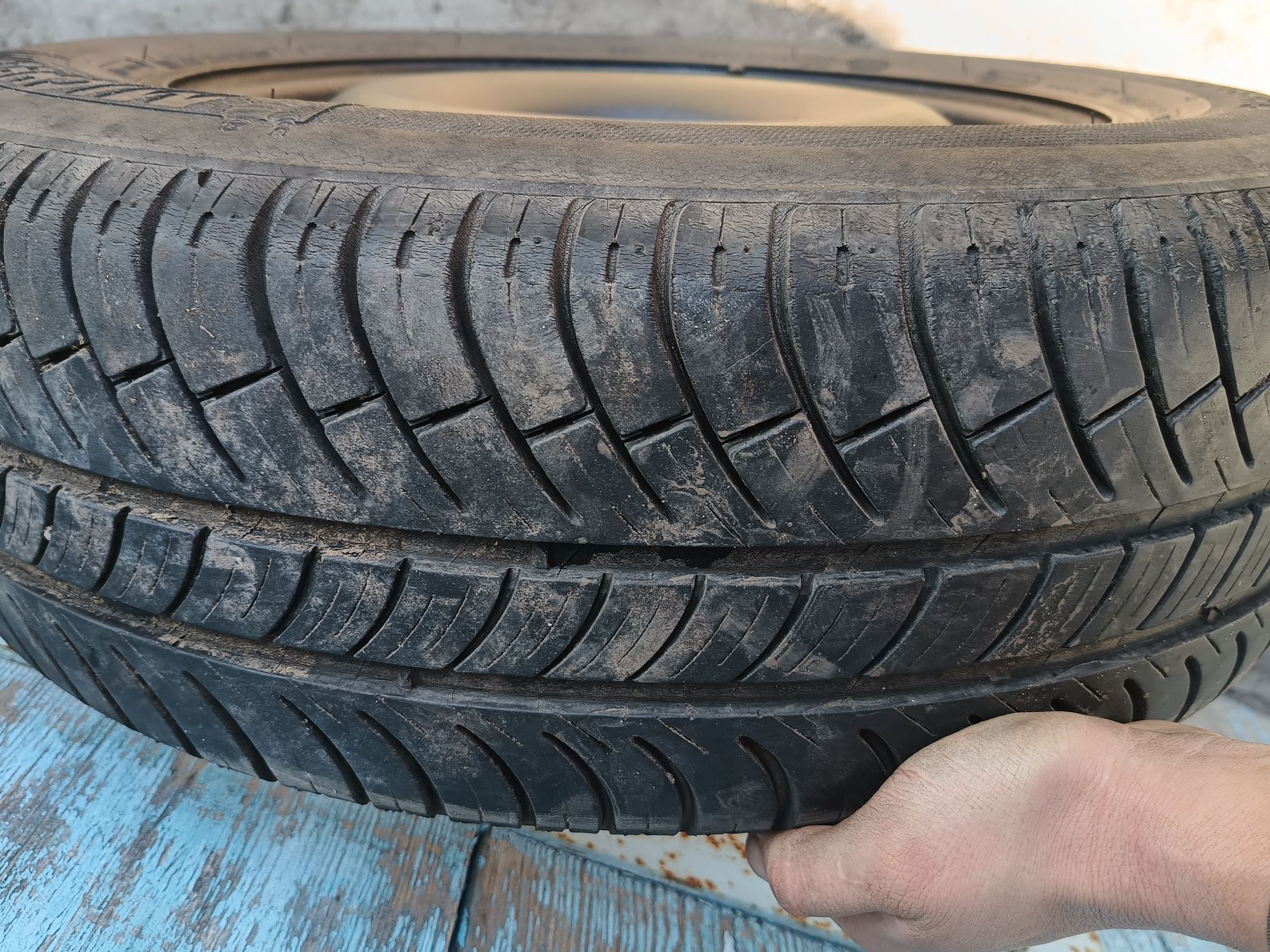 Продам резину з дисками 195/65R15