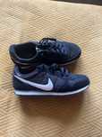 Nike adidasy w czarne kropki