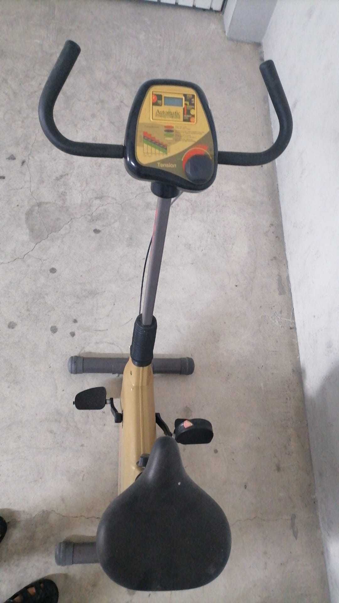 Bicicleta fitness já antiga
